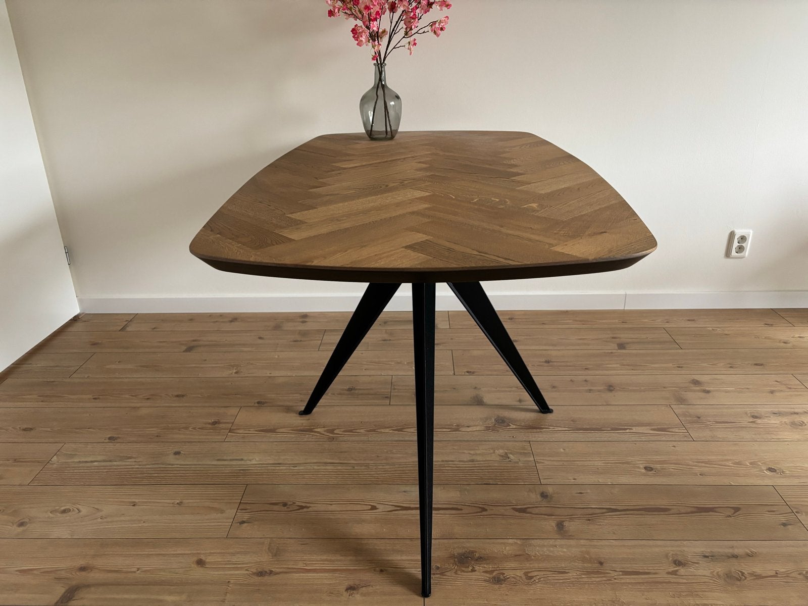 Eettafen (160 x 90 cm)met visgraatmotief en metalen poten, Ophalen, 100 tot 150 cm, Eikenhout, Zo goed als nieuw