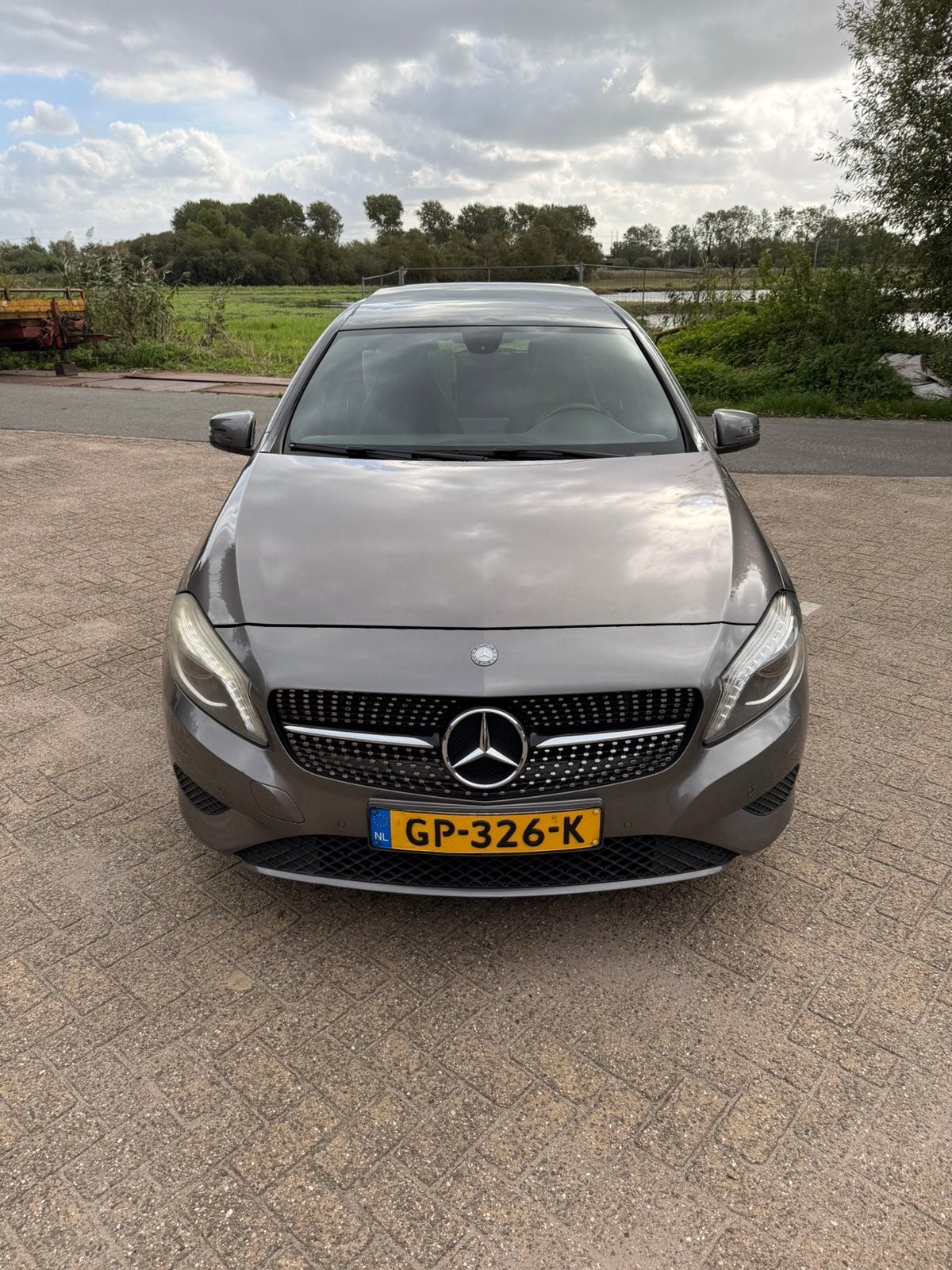 Mercedes-Benz A-Klasse A180 1.6 Blue Efficiency 2015 Grijs, Voorwielaandrijving, Zwart, 4 cilinders, 122 pk