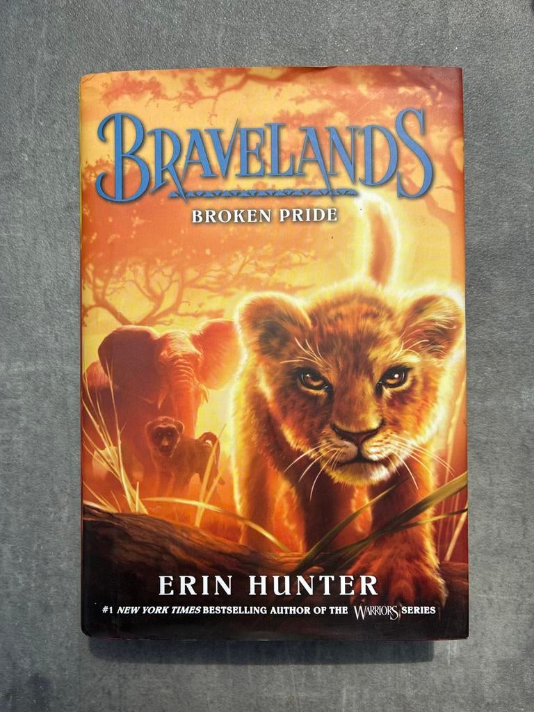 Bravelands: Broken Pride - Erin Hunter (Engels), Boeken, Ophalen of Verzenden, Zo goed als nieuw
