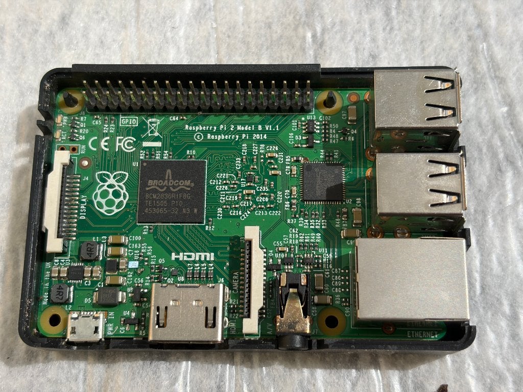 Raspberry Pi 2 Model B met behuizing, Ophalen of Verzenden, Zo goed als nieuw, Minder dan 2 Ghz