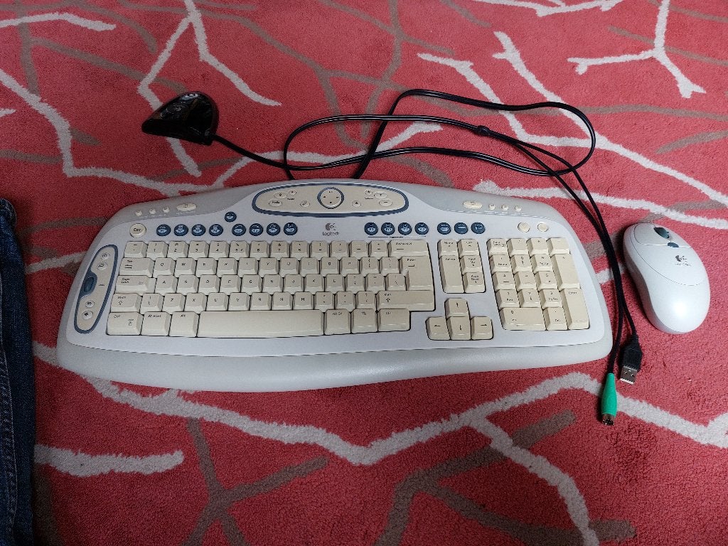 Logitech Multimedia keyboard, muis en wireless receiver, Gebruikt, Logitech G, Ophalen of Verzenden, Draadloos