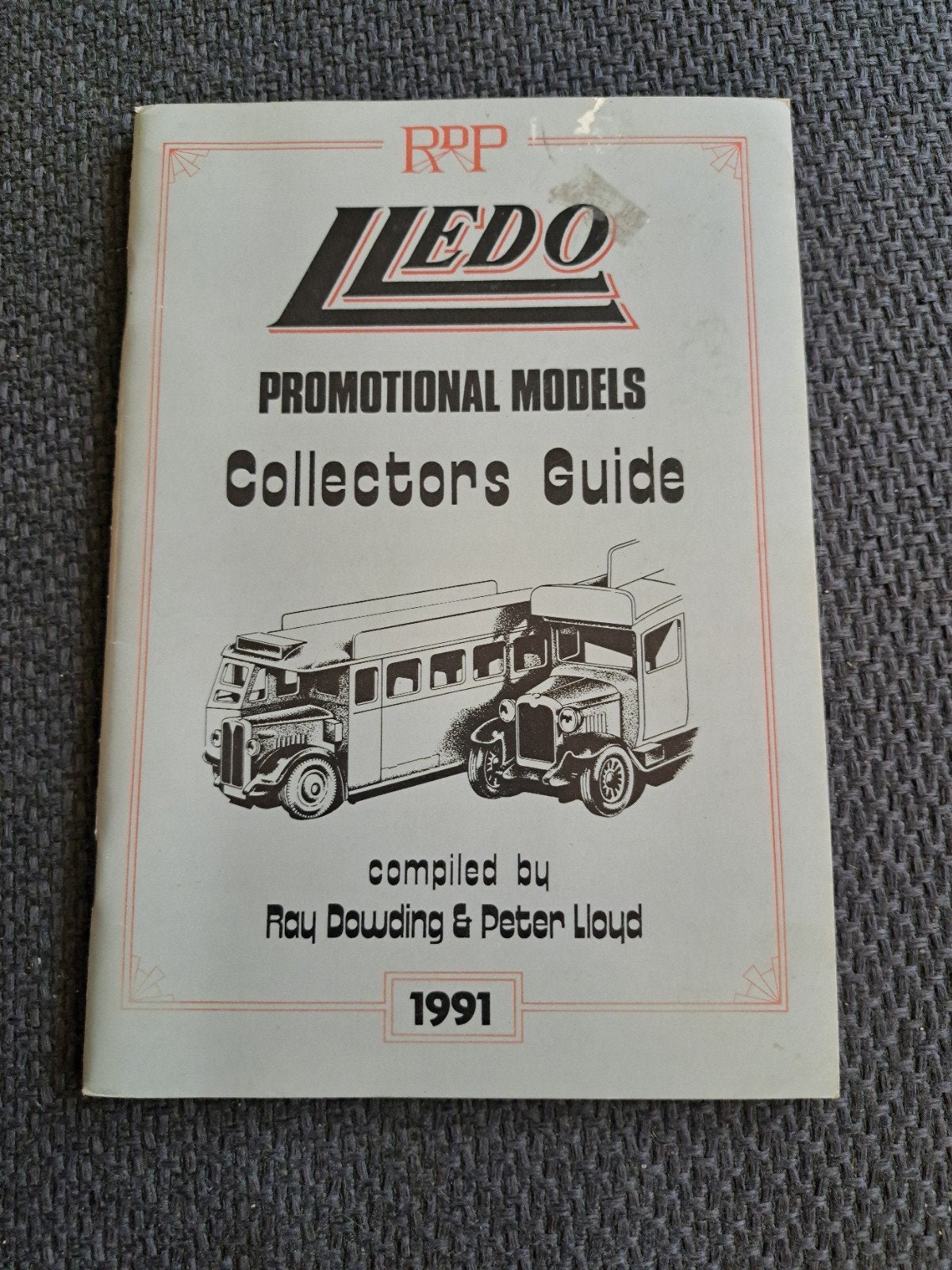 Lledo promotional models collectors quide, Boeken, Gelezen, Ray dowding/peter lloyd, Ophalen of Verzenden, Catalogus