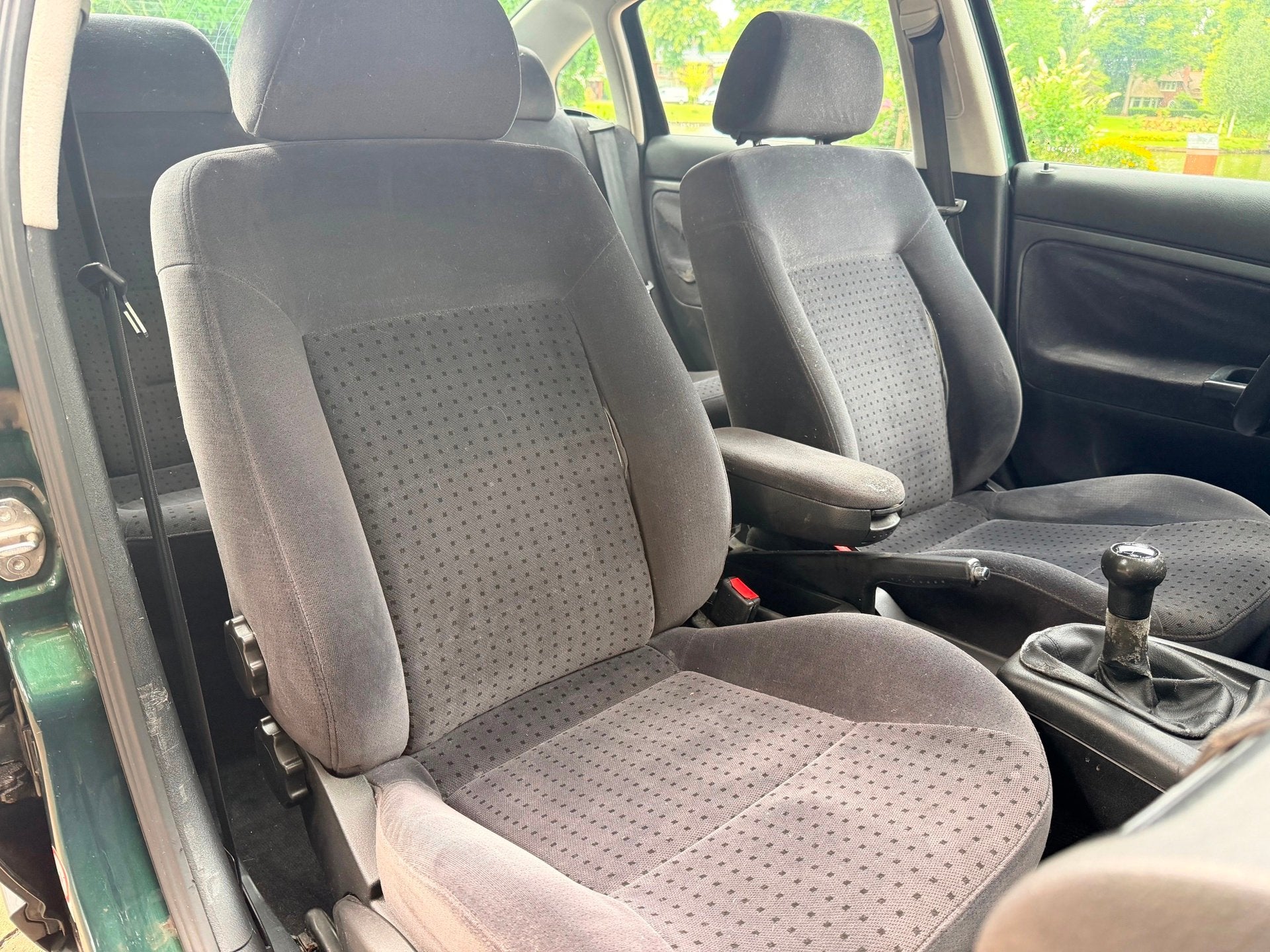 Foto 11 van Volkswagen Passat 1.8 | Elek.Pakket | Trekhaak | NAP!