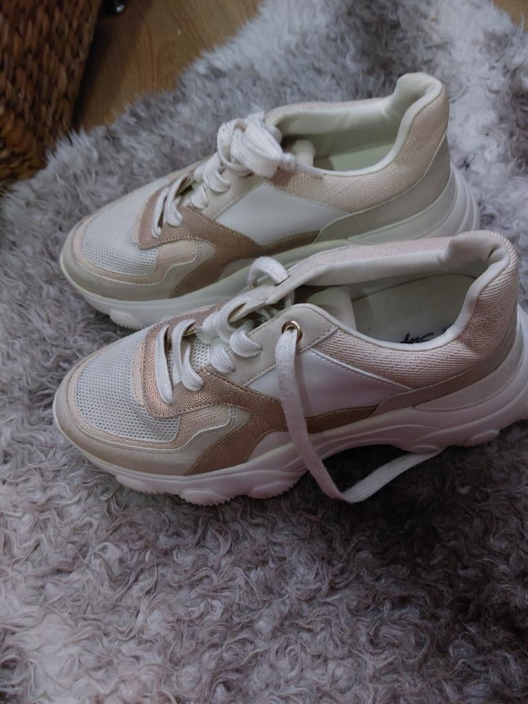 Zo goed als nieuwe Super Cracks sneakers, Beige, Ophalen of Verzenden, Super Cracks, Sneakers of Gympen
