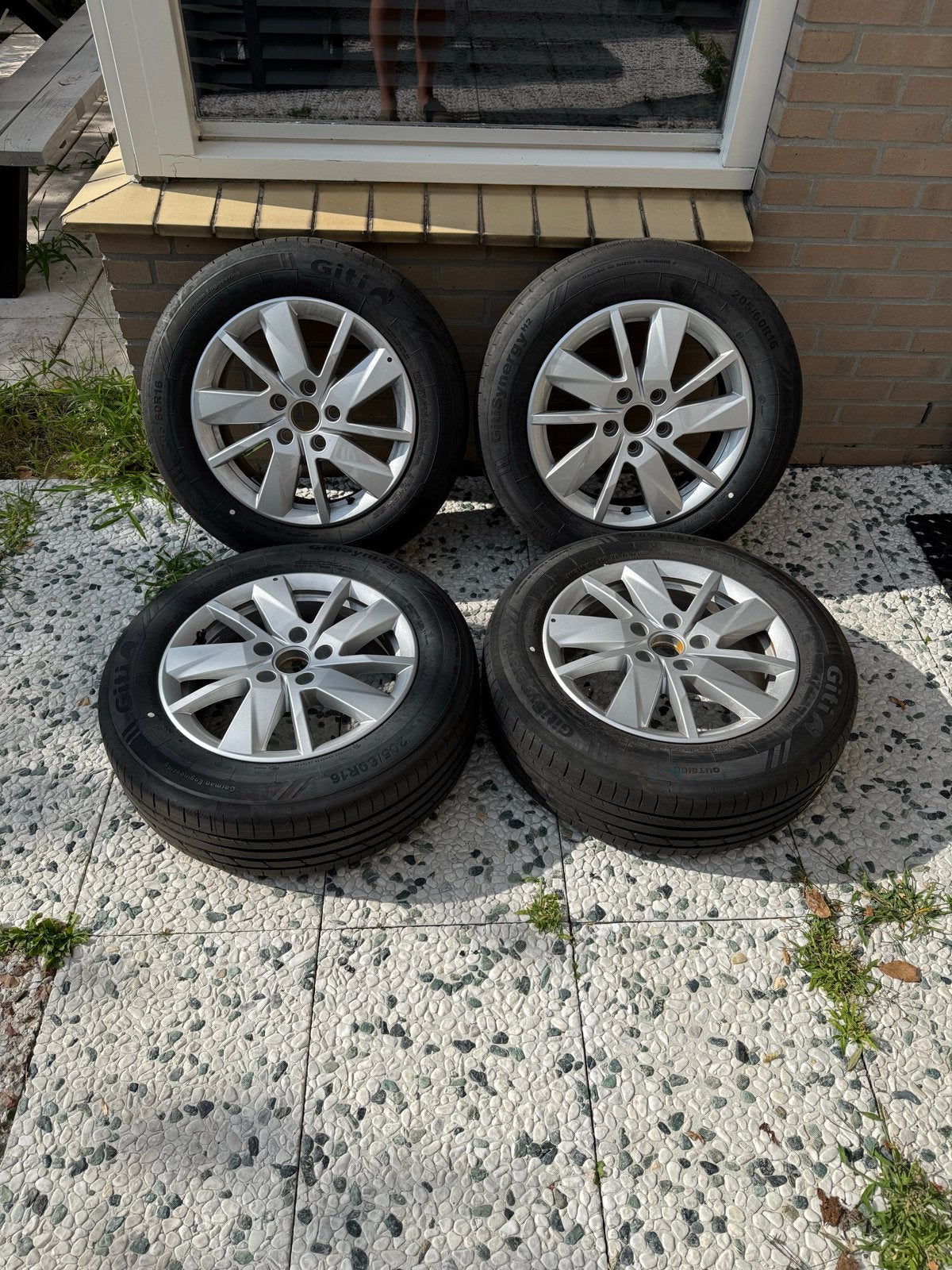Volkswagen velgen met Giti Synergy H2 banden - 16 inch, Ophalen, Gebruikt, 16 inch, Banden en Velgen