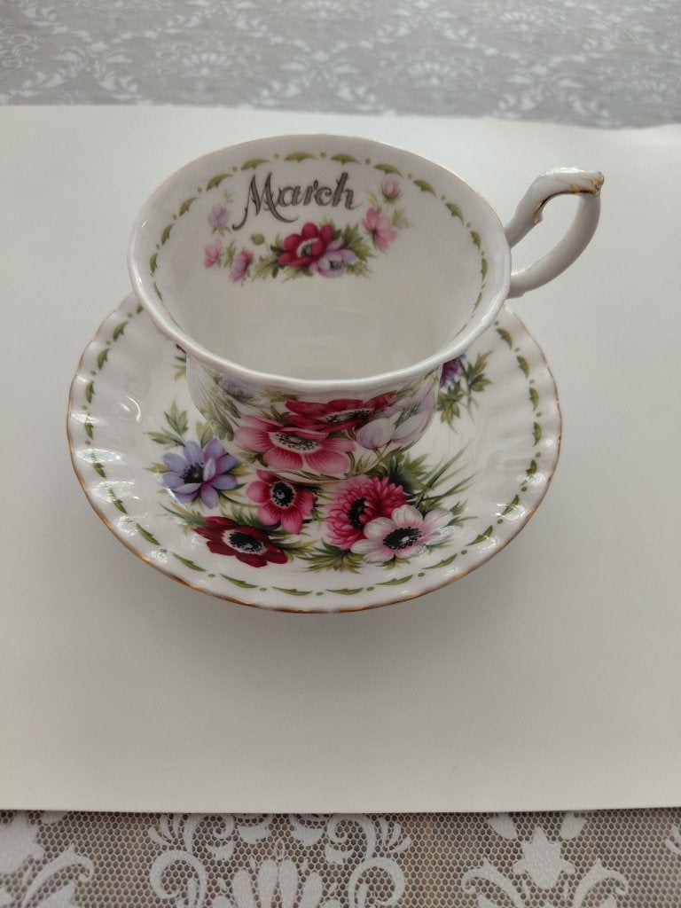 kop en schotel royal albert maand maart march, Verzamelen, Porselein, Kristal en Bestek, Ophalen of Verzenden, Zo goed als nieuw