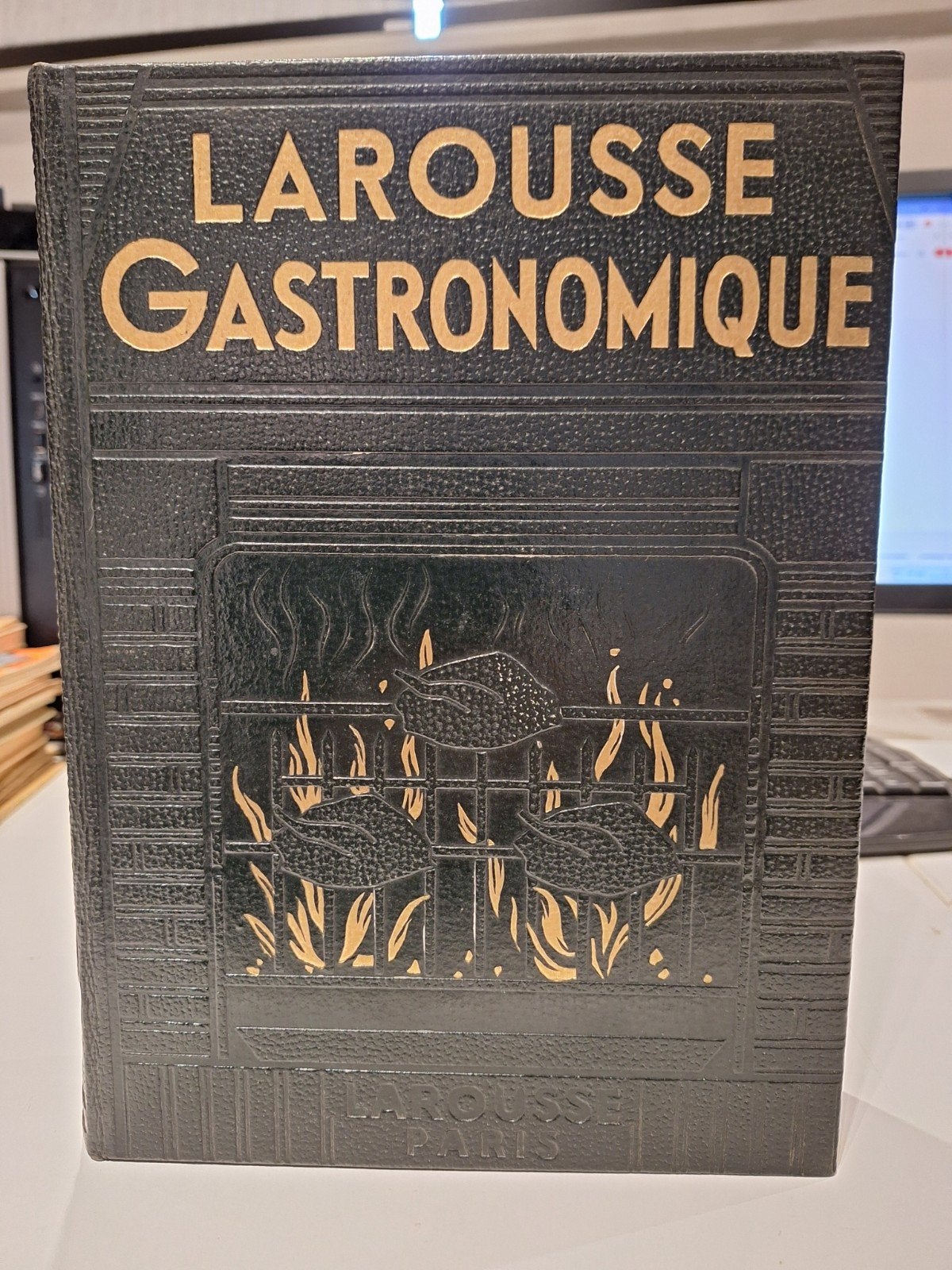 Larousse Gastronomique 1938 - Eerste Druk, Klassiek Kookboek, Ophalen of Verzenden, Gelezen