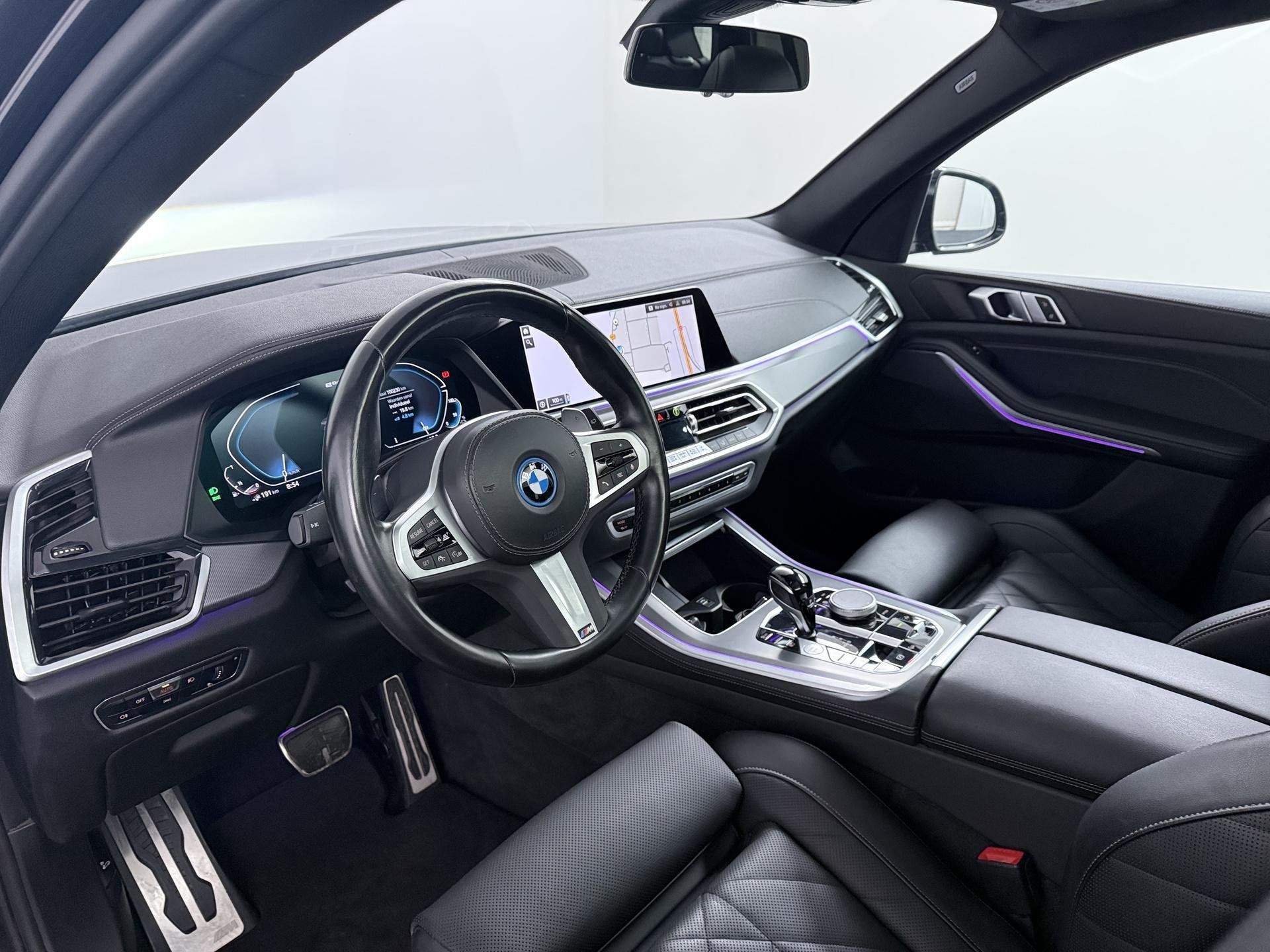 BMW X5 xDrive45e Executive M-Pakket | Panoramadak | Trekhaak, Auto's, Dealer onderhouden, Gebruikt, 394 pk, Zwart