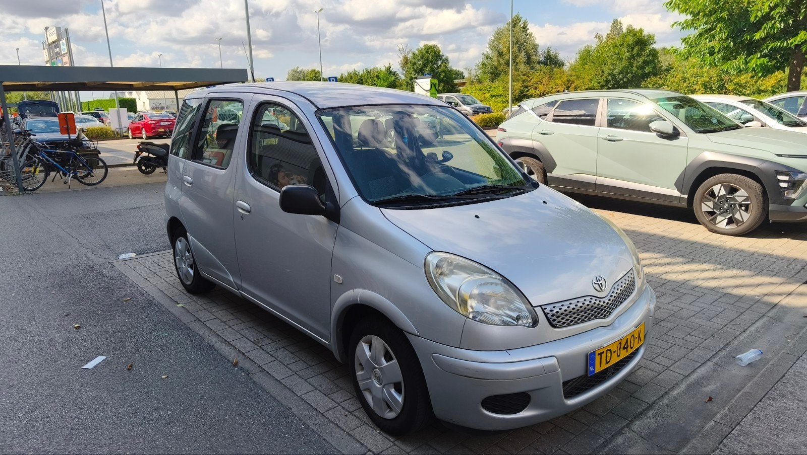 Toyota Yaris Verso 1.3 16V Vvti 2004 Grijs, Auto's, Toyota, Voorwielaandrijving, 40 €/maand, 4 cilinders, 400 kg