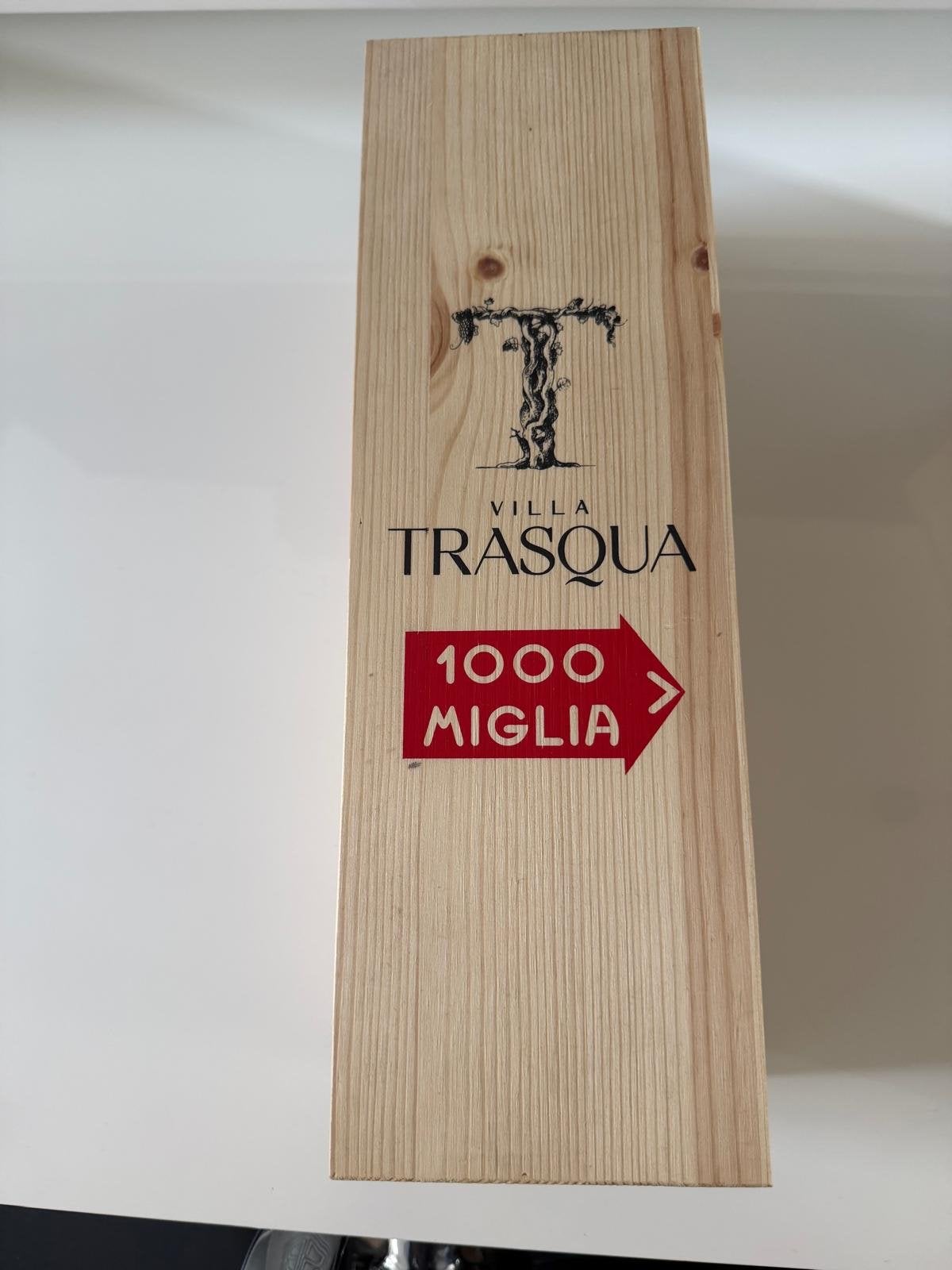2x Villa Trasqua 1000 Miglia Chianti Classico 2025, Verzamelen, Automerken, Motoren en Formule 1, Nieuw, Auto's, Ophalen of Verzenden
