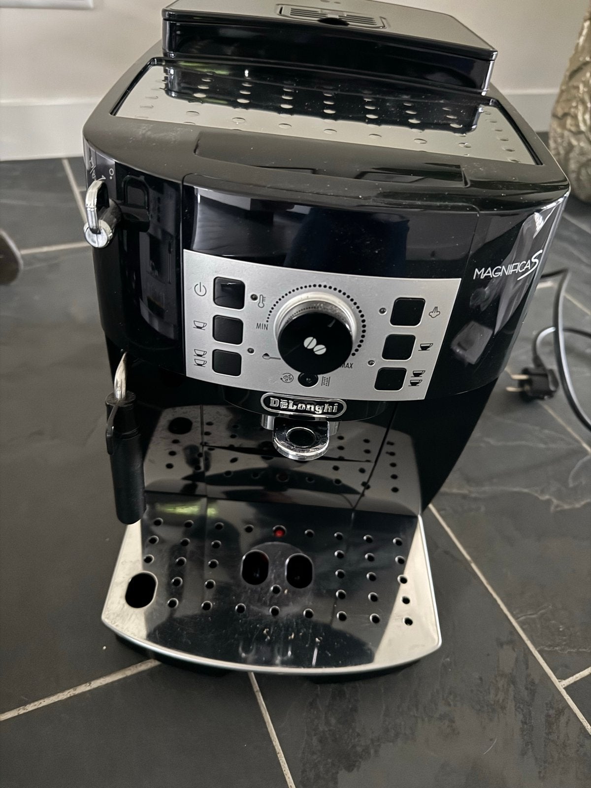 Delonghi Magnifica S ECAM20.110.B volautomatisch espresso, 10 kopjes of meer, Koffiemachine, Zo goed als nieuw, Afneembaar waterreservoir