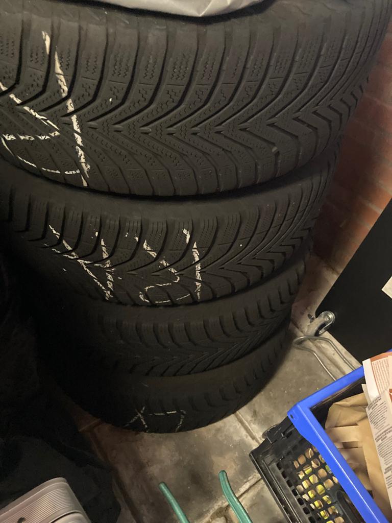4 winterbanden toyota avensis, Ophalen