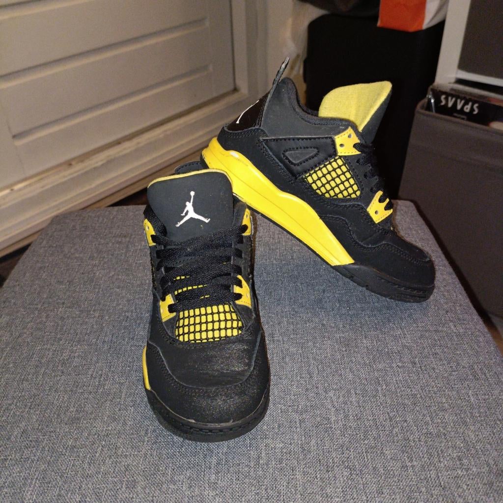 Jordan 4 Retro 'Lightning' sneakers voor kinderen maat 29,5, Ophalen of Verzenden, Zo goed als nieuw, Jordan, Jongen of Meisje