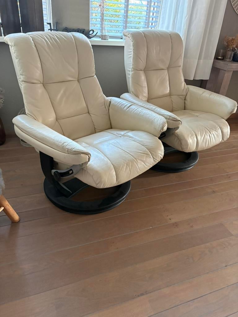 2 verstelbare leren fauteuils prominent met voetenbankjes, Ophalen, Gebruikt, Leer