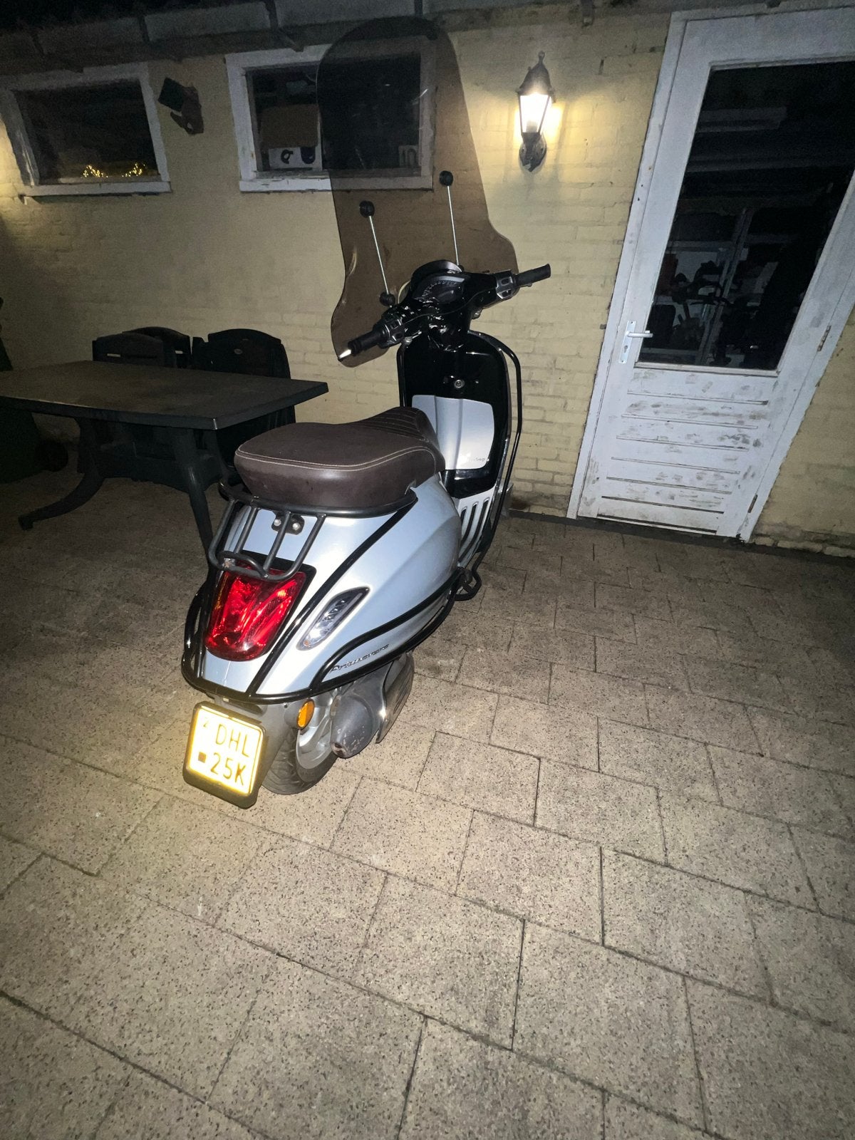 Vespa Sprint carbon custom brom, Fietsen en Brommers, Ophalen, Gebruikt, Maximaal 45 km/u, Overige modellen
