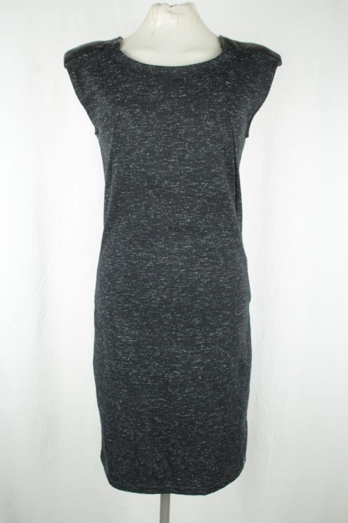 Mooie nette grijze jurk. Mt S Merk Nümph, Kleding | Dames, Jurken, Zo goed als nieuw, Maat 36 (S), Grijs, Knielengte, Ophalen of Verzenden