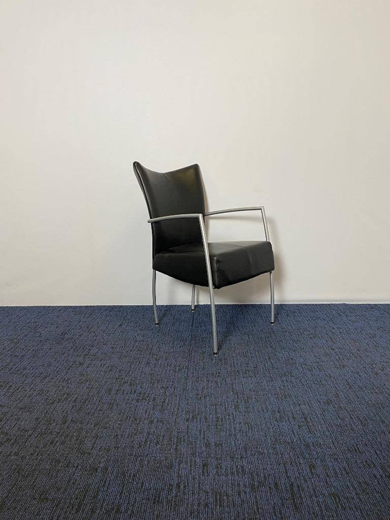 6 x Vergaderstoel Bert Plantagie, zwart leer, 4-poot frame