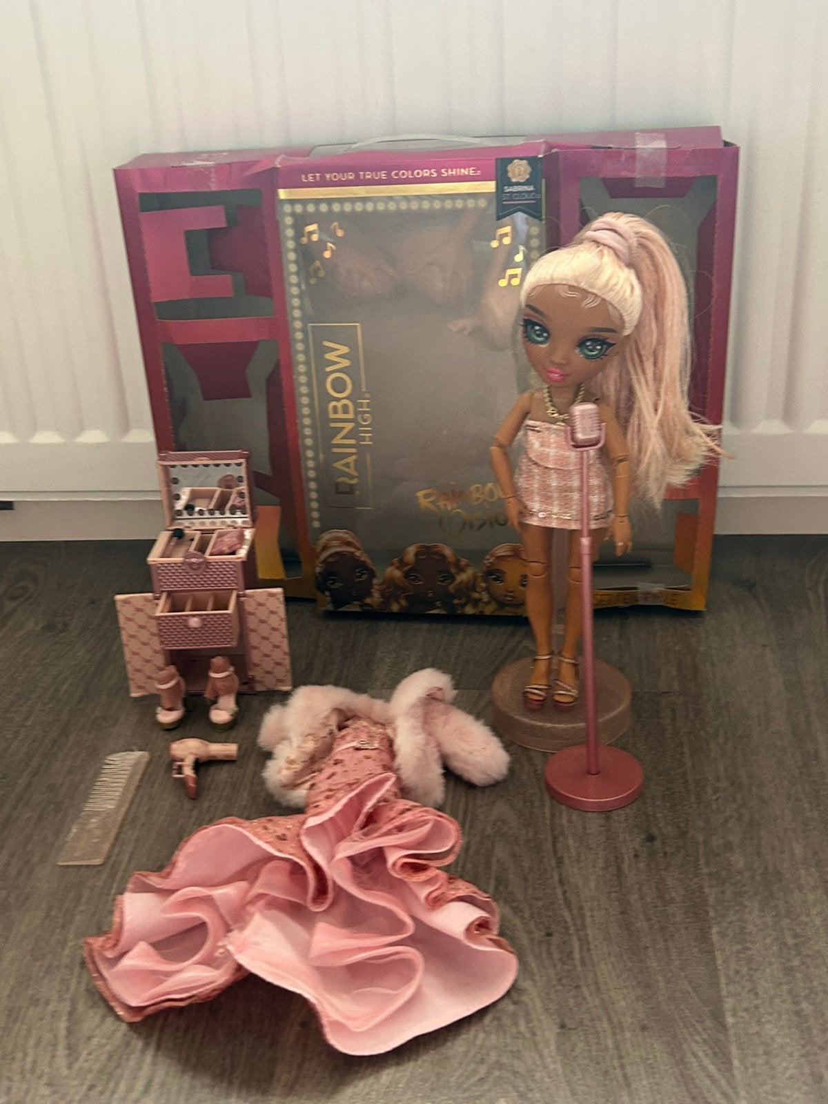 Rainbow High pop Sabrina met accessoires, Ophalen of Verzenden, Zo goed als nieuw