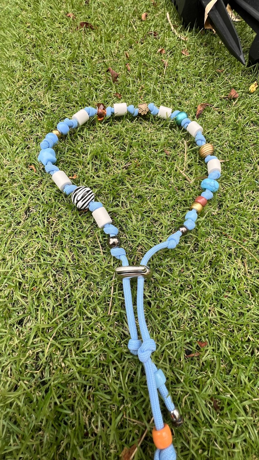 Vrolijke hondenketting em kralen anti teek lavendel 37-47 cm, Ophalen of Verzenden, Handgemaakt, Nieuw