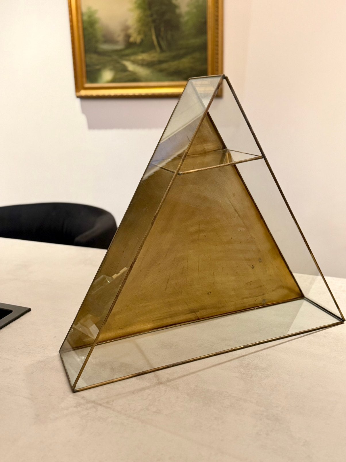 Sissy-Boy Homeland grote glazen piramide wandkast messing, Ophalen, Zo goed als nieuw, Minder dan 150 cm, Minder dan 100 cm