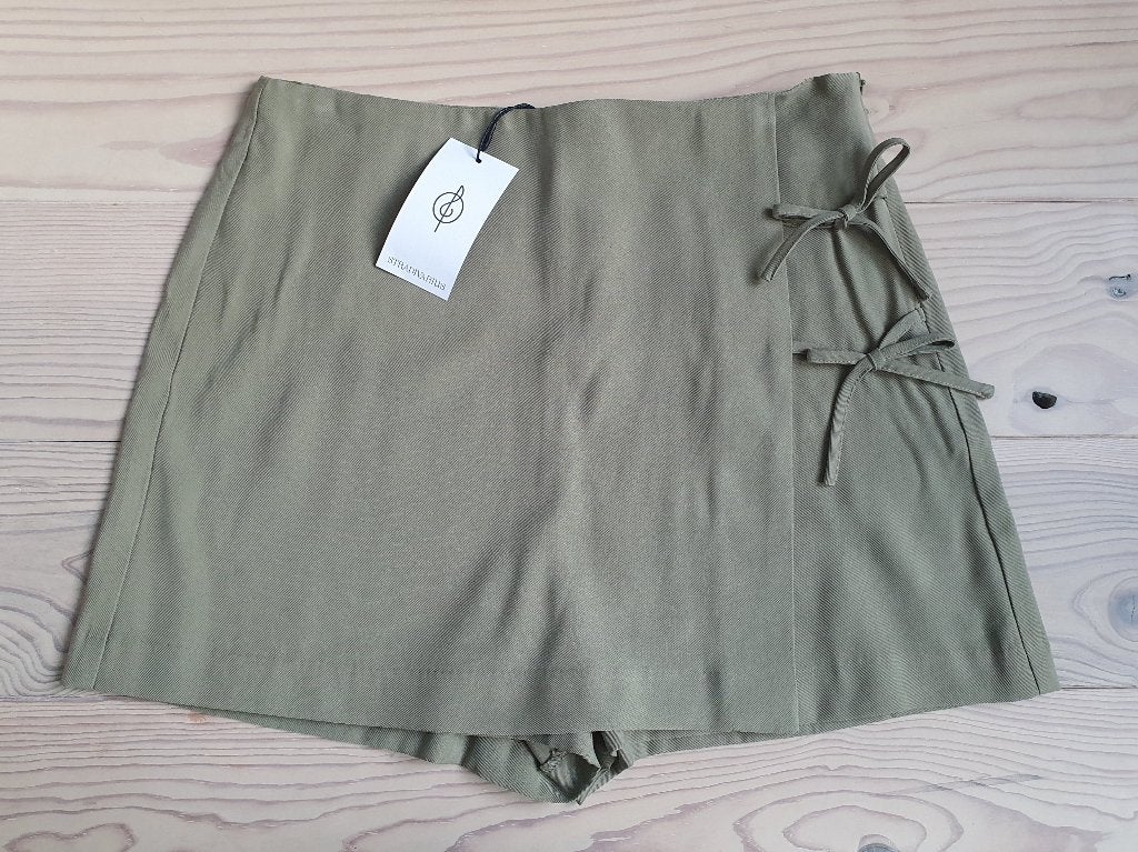 khaki groene broekrok, kort, van Stradivarius, mt 38, nieuw, Maat 38/40 (M), Kort, Verzenden, Nieuw
