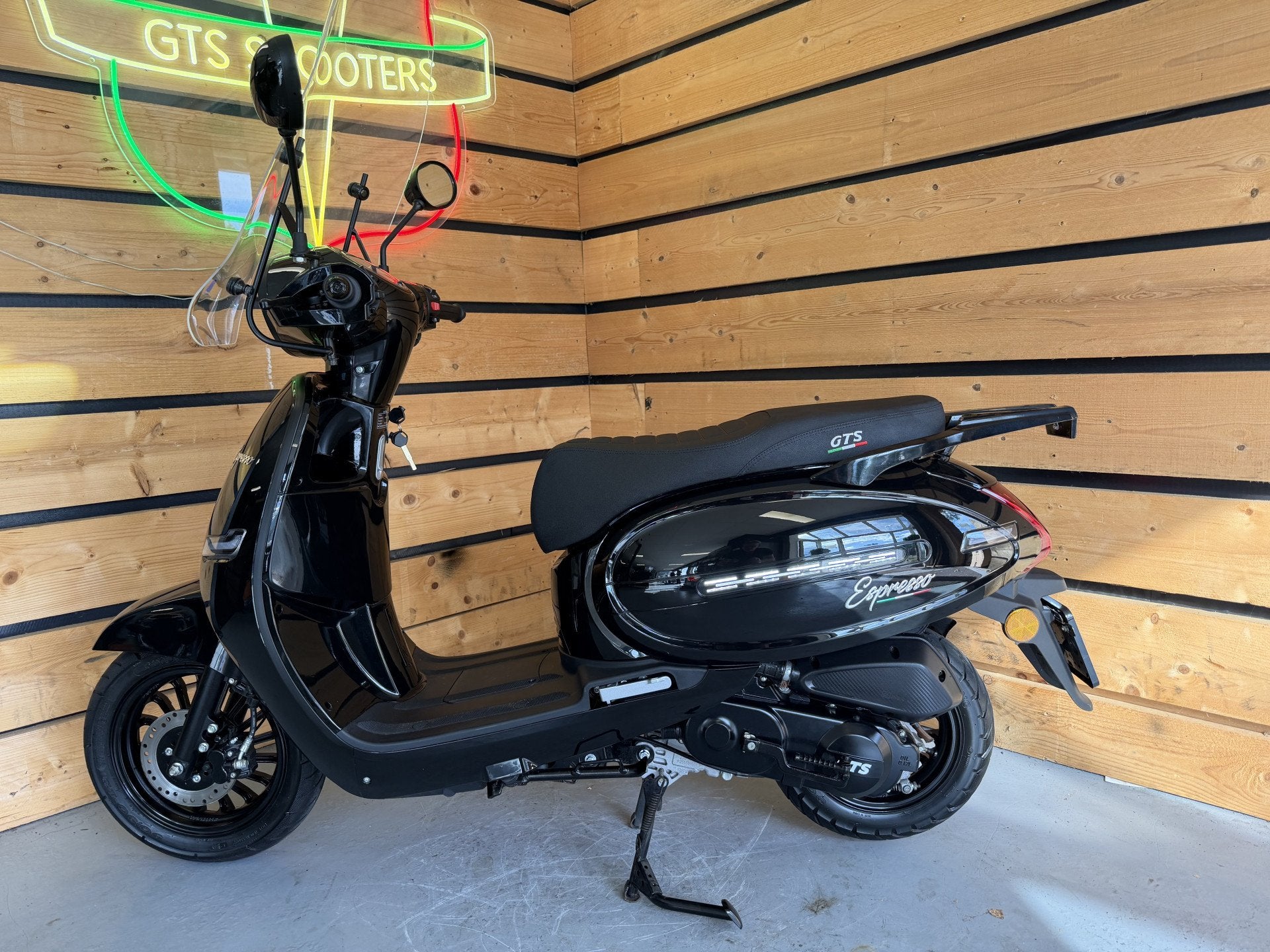 GTS Bromscooter Espresso (bj 2025), Fietsen en Brommers, Bruin Scooterservice, Gebruikt, Jos@bruinautoservice.nl, 49 cc