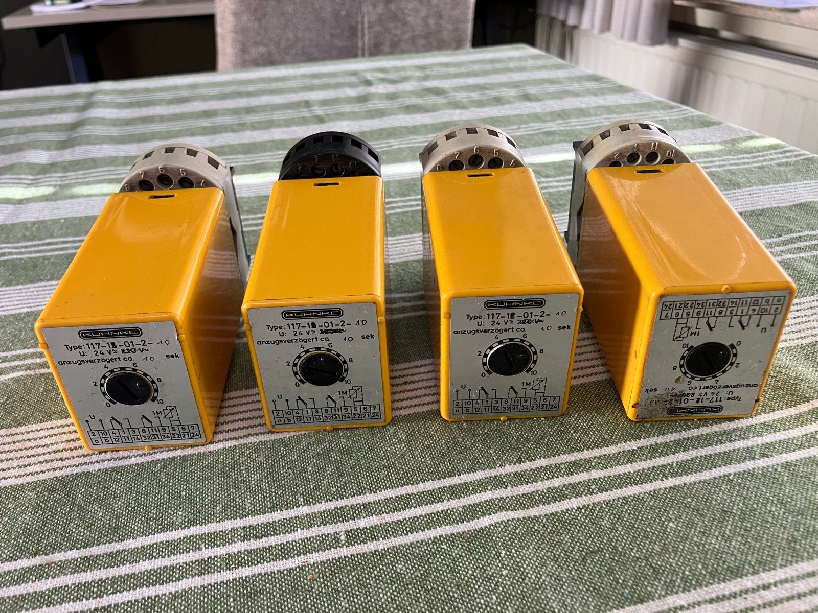 Kuhnke vintage Tijdrelais Type 117-18-01-2-10 (4 stuks), Ophalen of Verzenden, Gebruikt