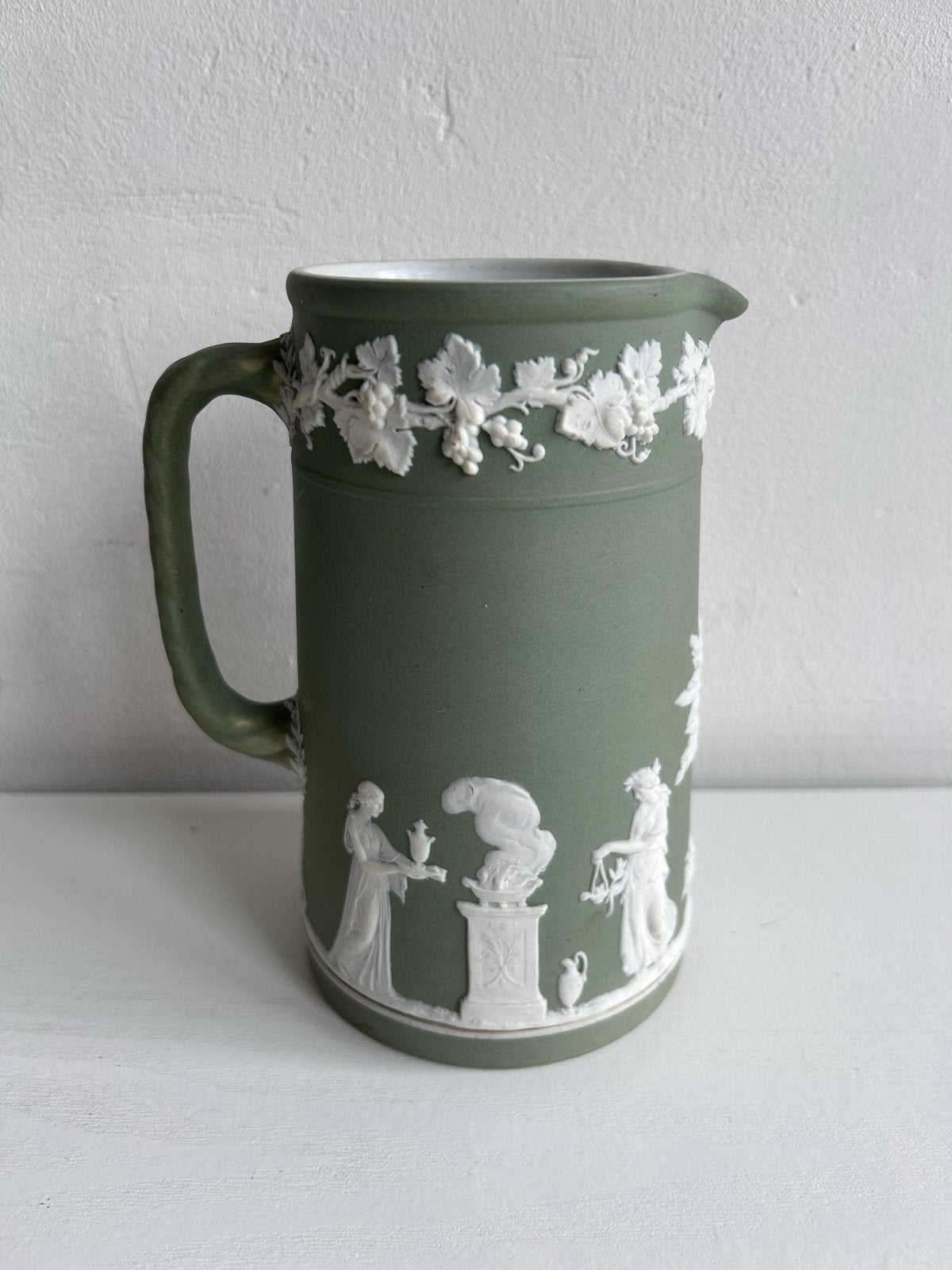 Wedgwood Jasperware Kan - Groen met Klassieke Reliëfs, Ophalen