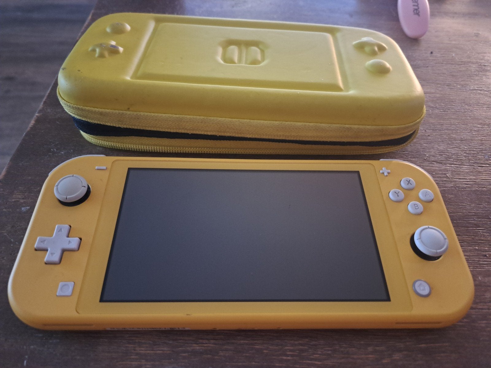 Nintendo Switch Lite Geel met opberghoes, Spelcomputers en Games, Spelcomputers | Nintendo Switch Lite, Ophalen of Verzenden, Geel