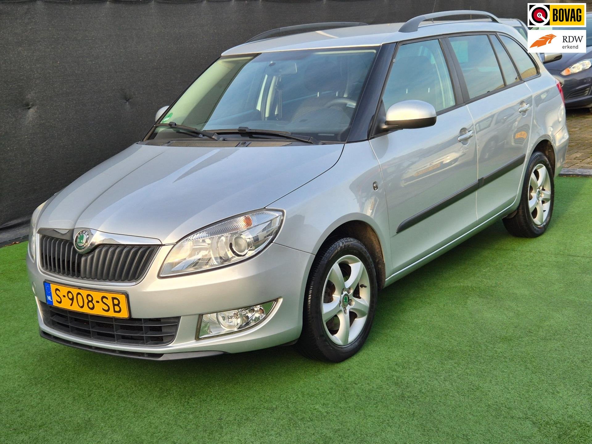 Skoda Fabia Combi 1.2 TSI STOELVERWARMING AUTOMAAT!, Auto's, Skoda, Euro 5, 450 kg, Gebruikt, 4 cilinders