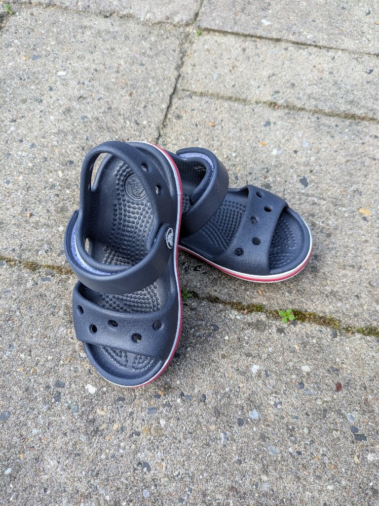 Crocs sandalen maat 20-21 marineblauw, Crocs, Jongen of Meisje, Overige typen, Nieuw