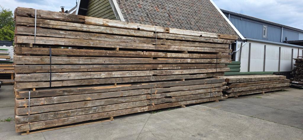 Oude Grenen Balken | lange lengtes | hand gezaagd, Doe-het-zelf en Verbouw, Hout en Planken, Gebruikt, Grenen, Ophalen of Verzenden
