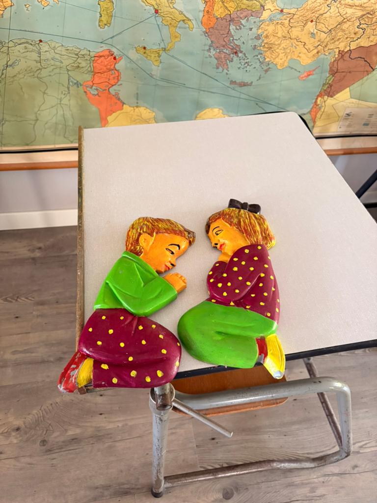 Vintage houtsnijwerk, biddend jongen en meisje., Ophalen of Verzenden, Zo goed als nieuw