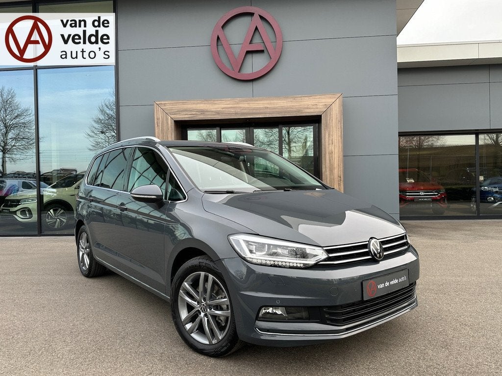 Volkswagen Touran 1.5 TSI 150pk DSG Highline 7-persoons | Do, Auto's, Volkswagen, 12 maanden, 15 km/l, Zwart, 4 cilinders