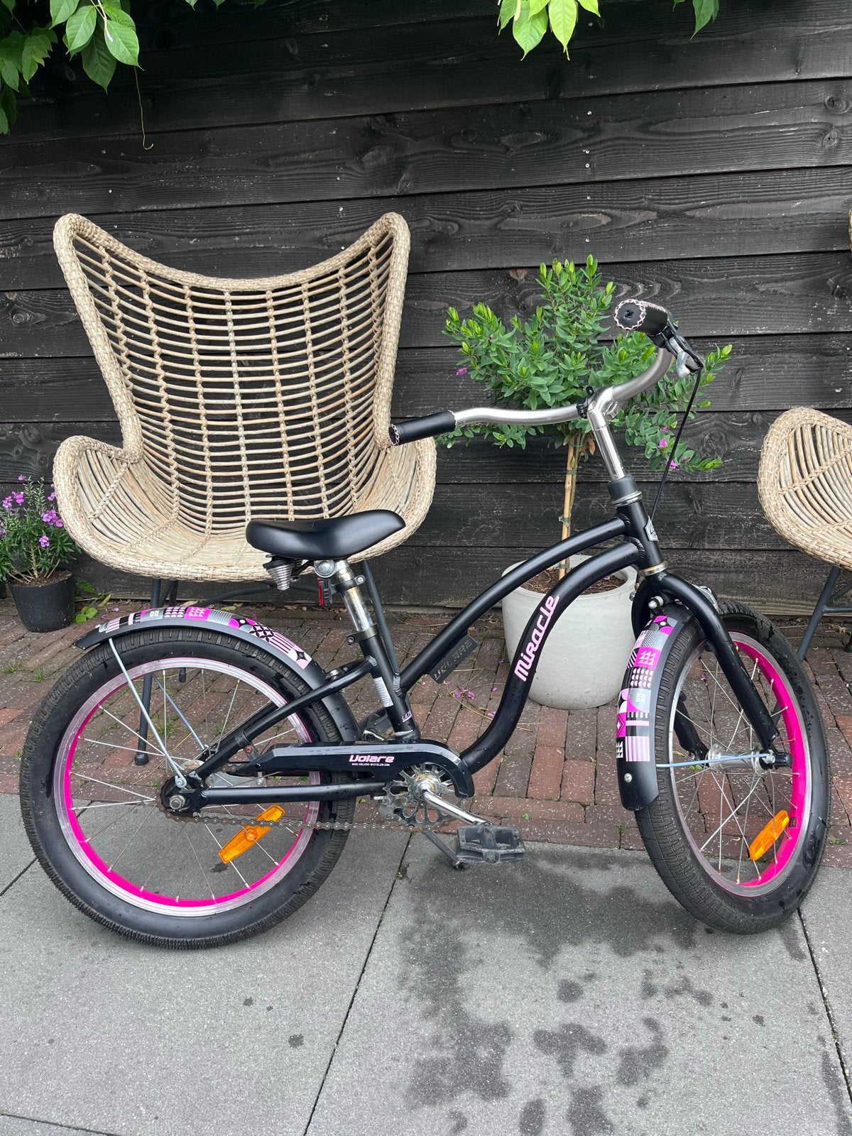 Volare Miracle kinderfiets 18 inch - Zwart/Roze, Ophalen, Gebruikt, Velgrem, Handrem