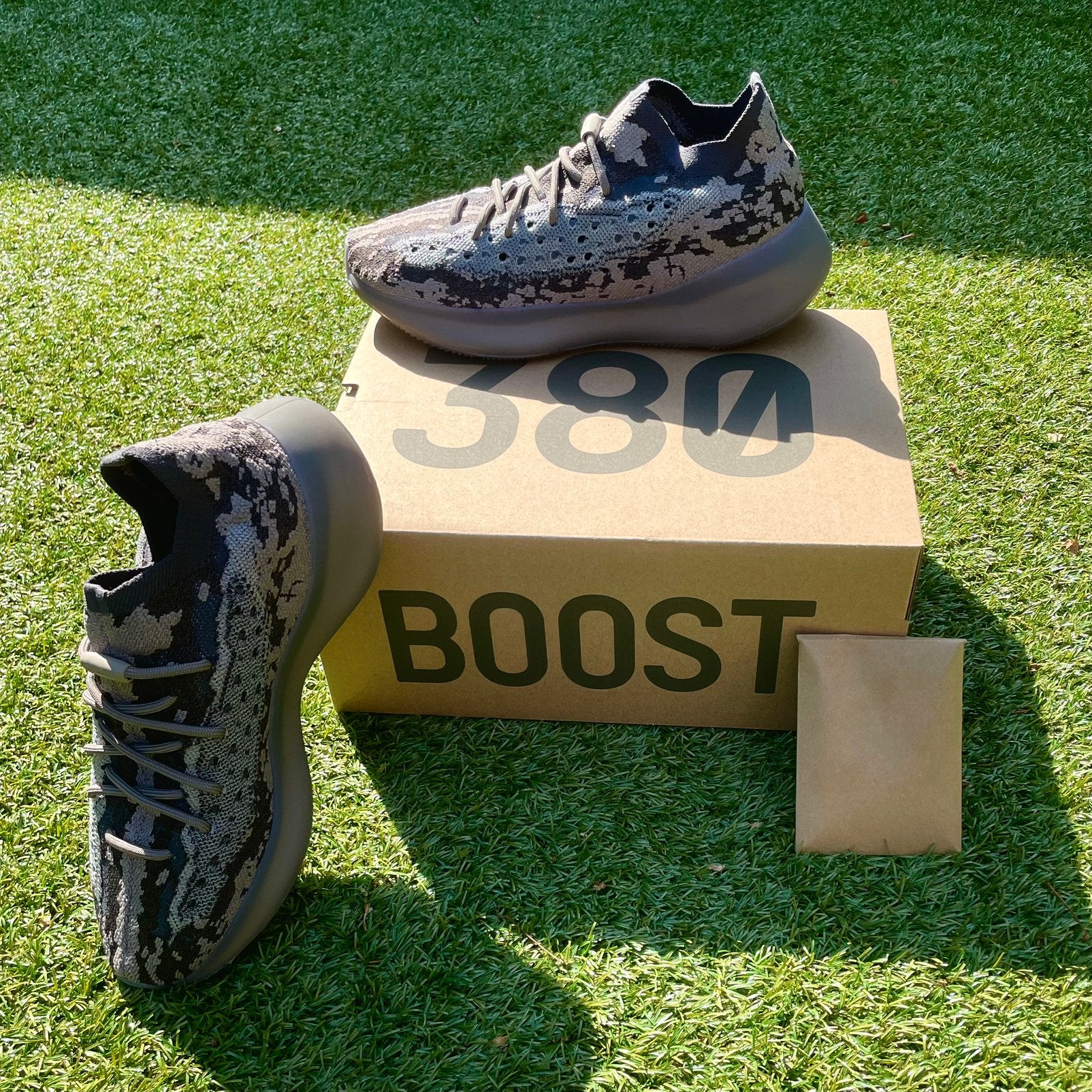 adidas Yeezy 380 Stone Salt, Bruin, Verzenden, Nieuw, Sneakers of Gympen