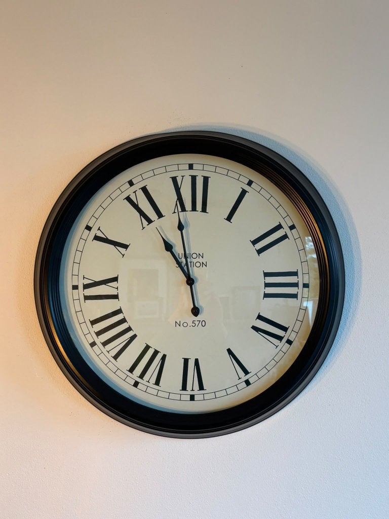 Wandklok Union Station zwart kunststof, Ophalen, Wandklok, Landelijk, Analoog