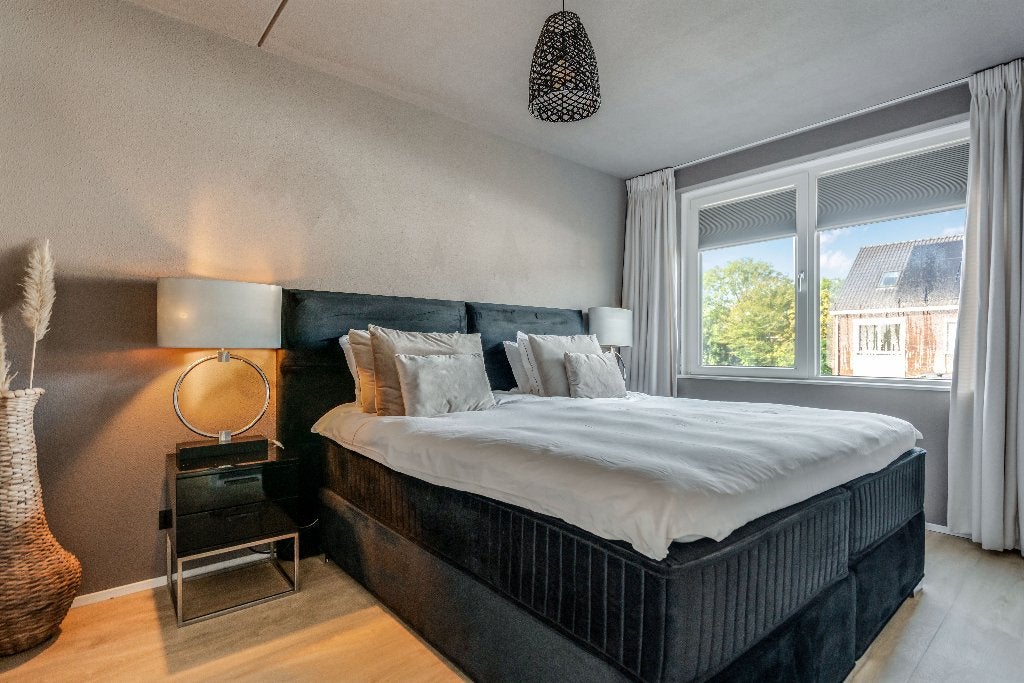 Swisse Sense Royal tweepersoons boxspring met hoofdbord, Huis en Inrichting, Ophalen, Modern en luxe, Tweepersoons, Zo goed als nieuw