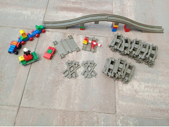 40 stuks treinrails duplo en Brug, Overweg en 2 Treinen, Gebruikt, Inclusief extra onderdelen, Ophalen of Verzenden, Duplo