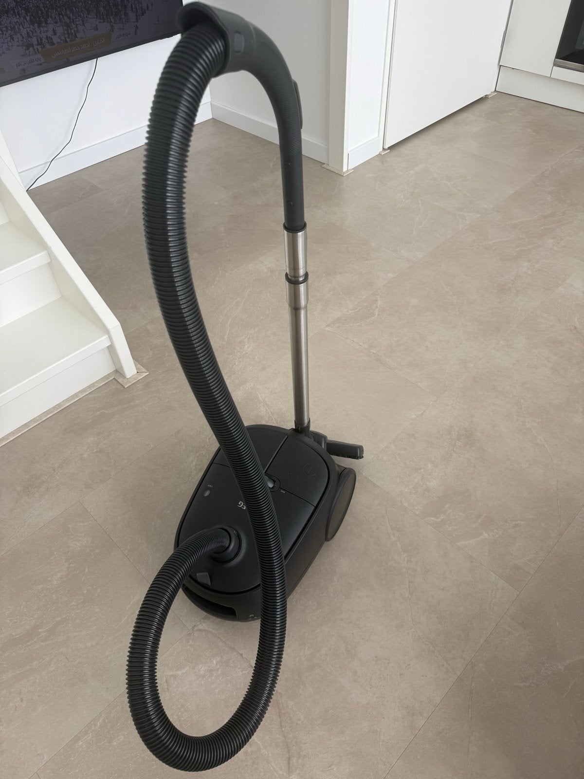 AEG Clean 6000 Stofzuiger met stofzak - Zo goed als nieuw, Inclusief accessoires, Zo goed als nieuw, Sledestofzuiger, AEG