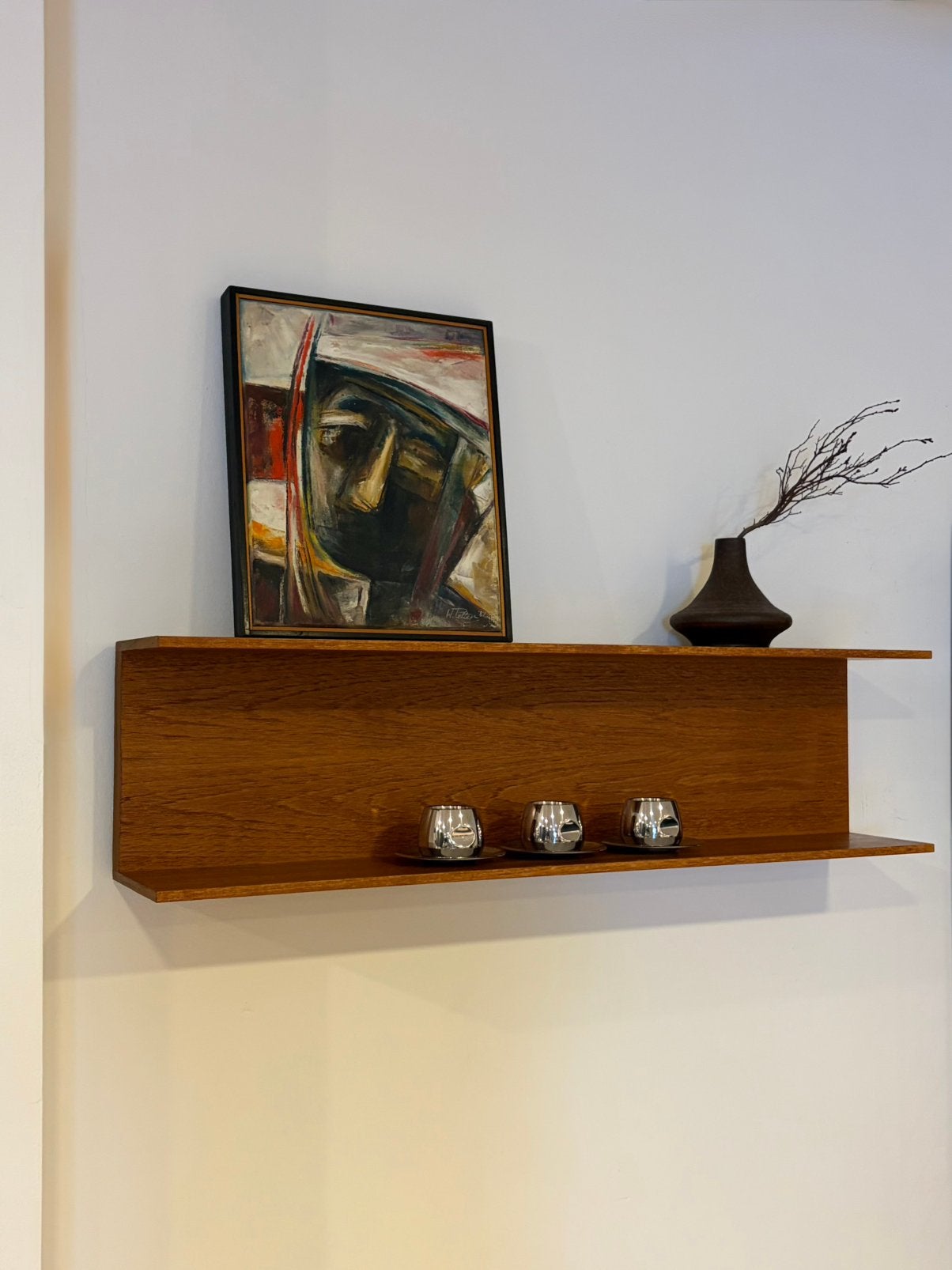 Minimalistische wandplank van Walter Wirz voor Wilhelm Renz, Zo goed als nieuw, ÅTMØS, Dorpstraat 63 Maasbree, Info@atmosvintagedesign.nl