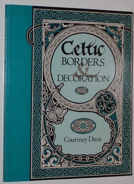 Celtic Borders and Decorations - Courtney Davis -111878, Ophalen of Verzenden, Zo goed als nieuw, Overige onderwerpen