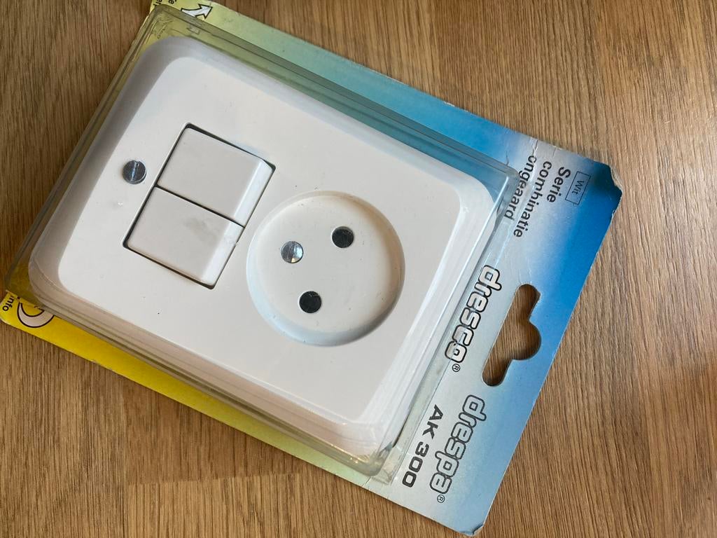 Serie combinatie ongeaard stopcontact, Ophalen, Nieuw, Stopcontact