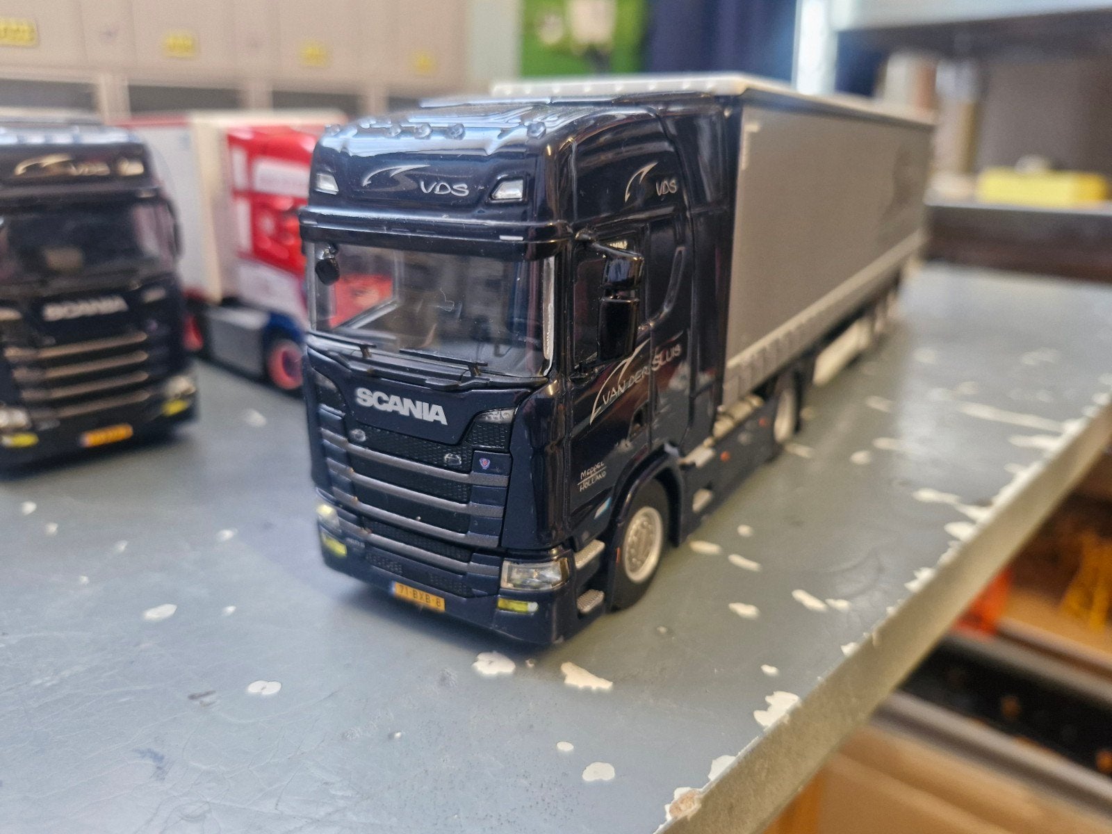 scania met huiftrailer wsi van  v.d.s.