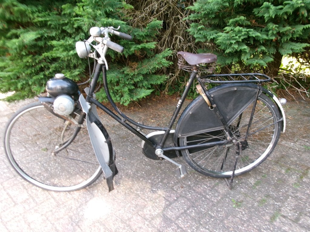 Phoenix fiets uit 1953 met Berini M13 (eitje) plus kenteken, 32 cc, 0 versnellingen, Maximaal 25 km/u, Ophalen