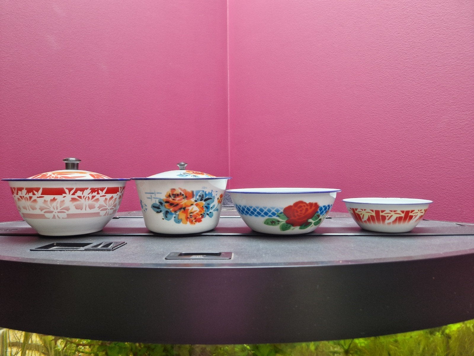 Set van 4 emaille kommen met bloemmotief, Ophalen