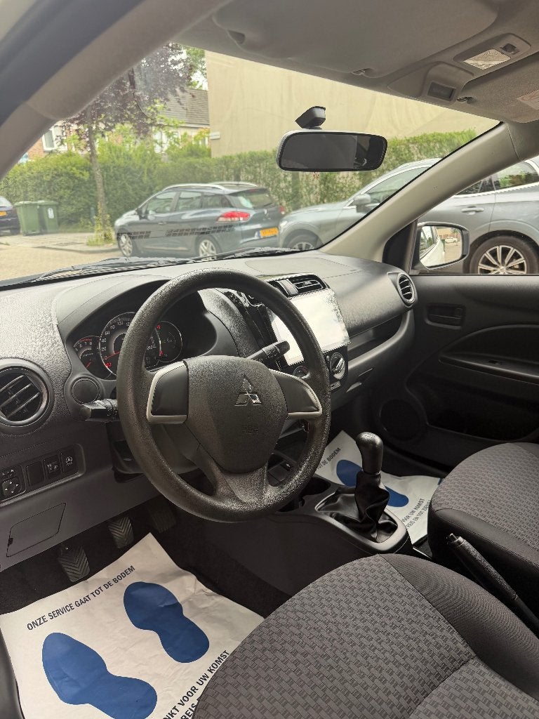 Mitsubishi Space Star 1.0 71PK Go Cool+ 2018 Wit, Auto's, Mitsubishi, Voorwielaandrijving, Stof, Zwart, Wit