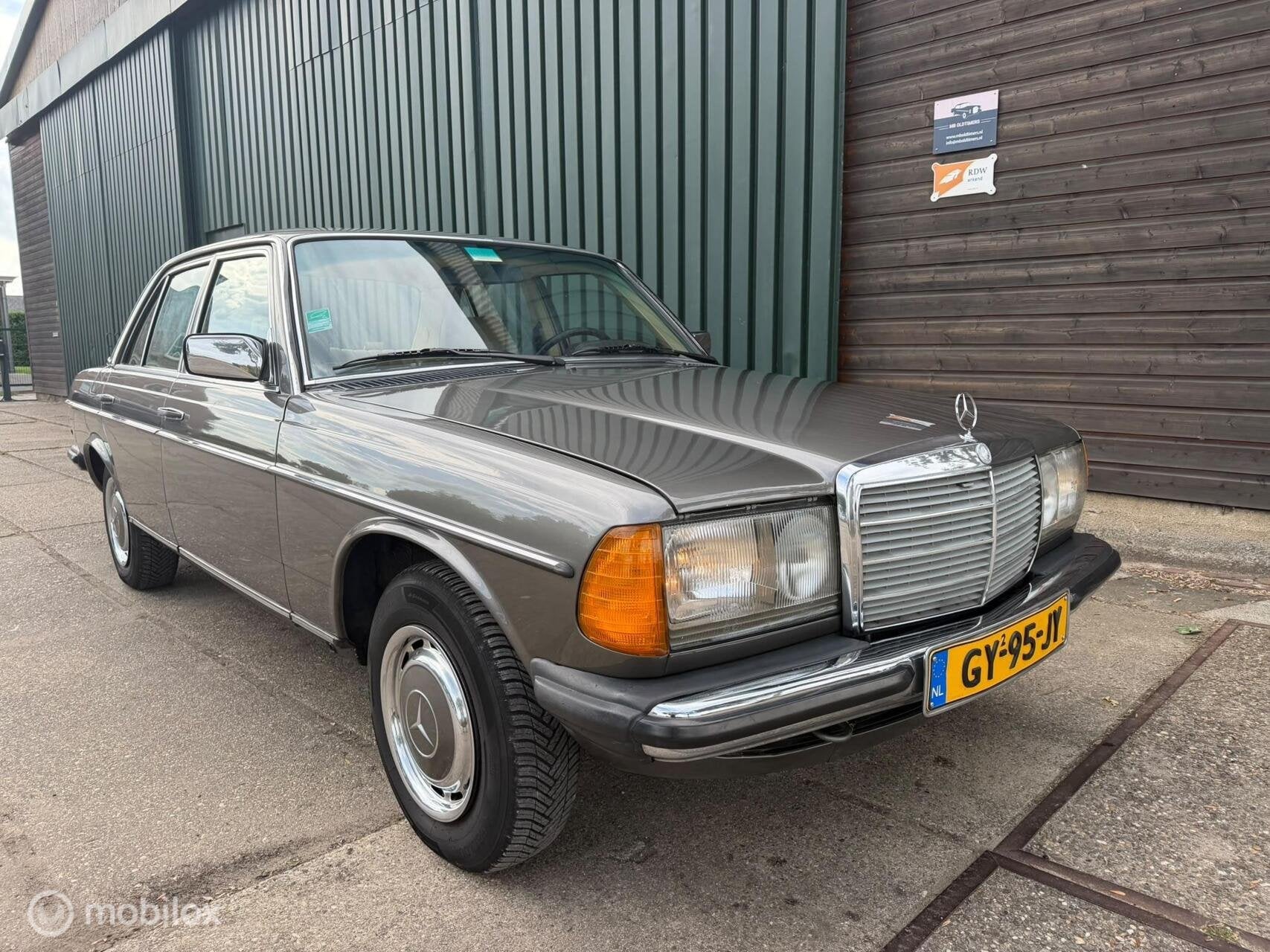 Mercedes-Benz W123 230E Zeer Nette Wagen, Auto's, 2299 cc, Bedrijf, Sedan, 5 stoelen