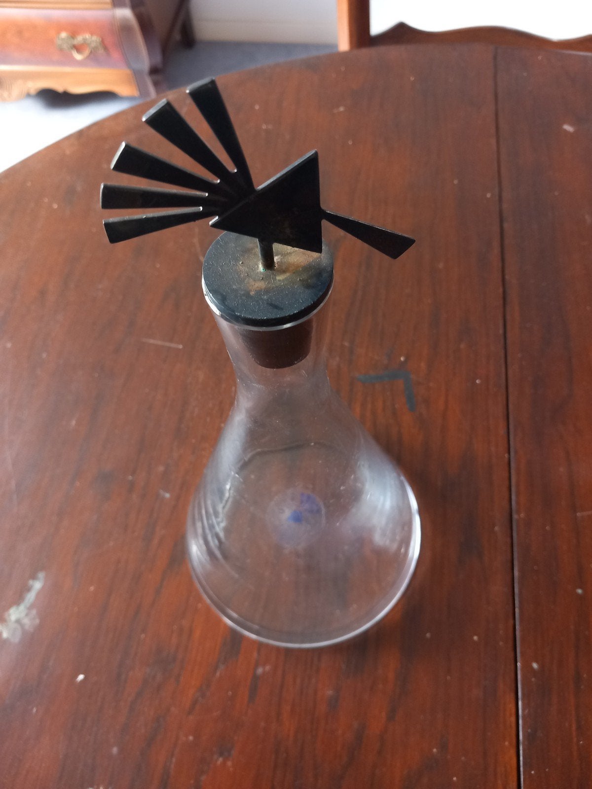 Glazen karaf met verzilverde Prisma logo, Vintage, Meerkleurig, Ophalen of Verzenden, Zo goed als nieuw