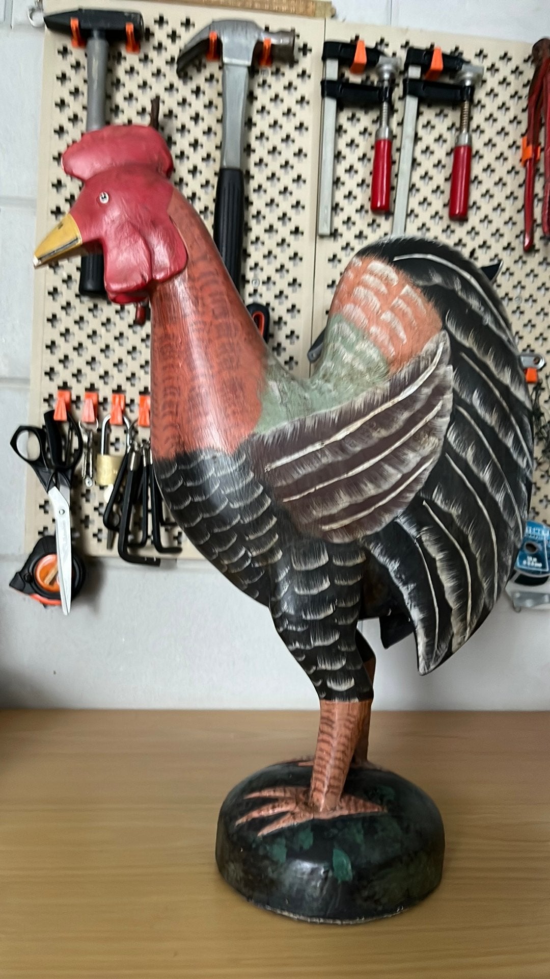 Houten kip, Ophalen